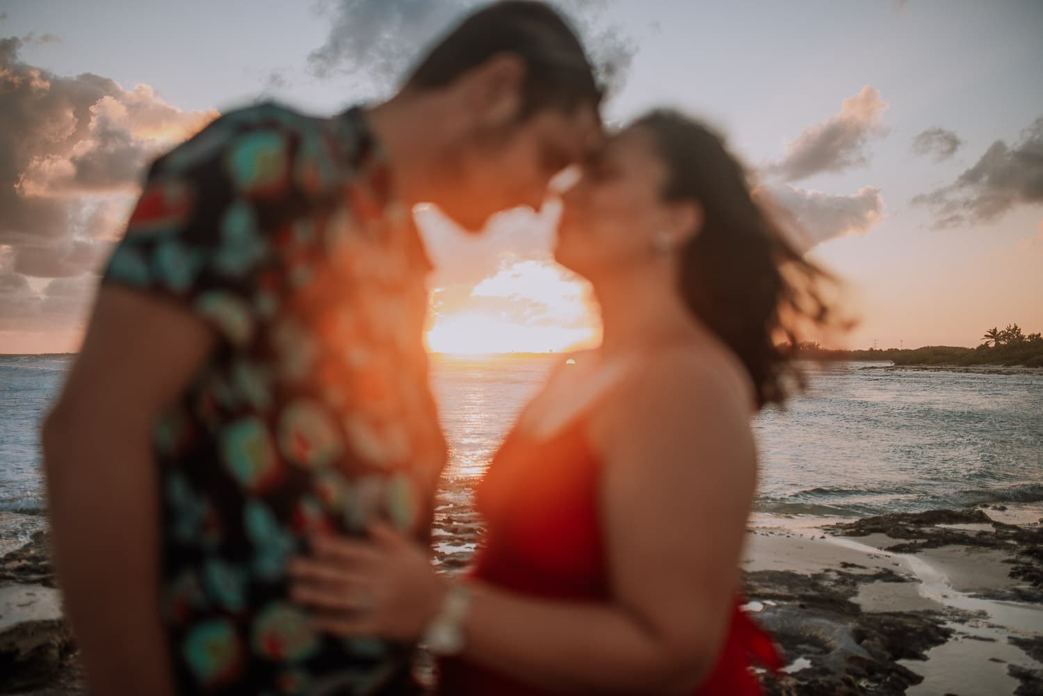 Fotografía de save the date en Cancun por fotógrafo de bodas destino en México